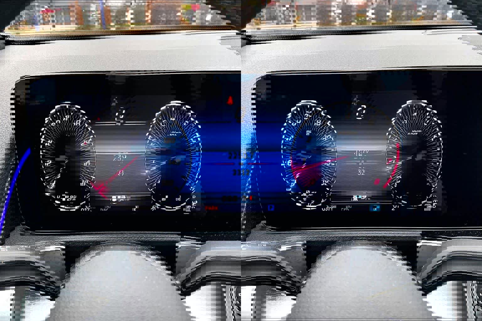 Used 2025 Mercedes-Benz GLB 250 4MATIC image 26