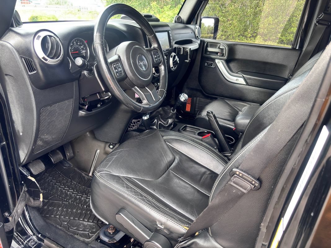 Used 2013 Jeep Wrangler Unlimited Sahara w/ Dual Top Group AWD/4WD image 21