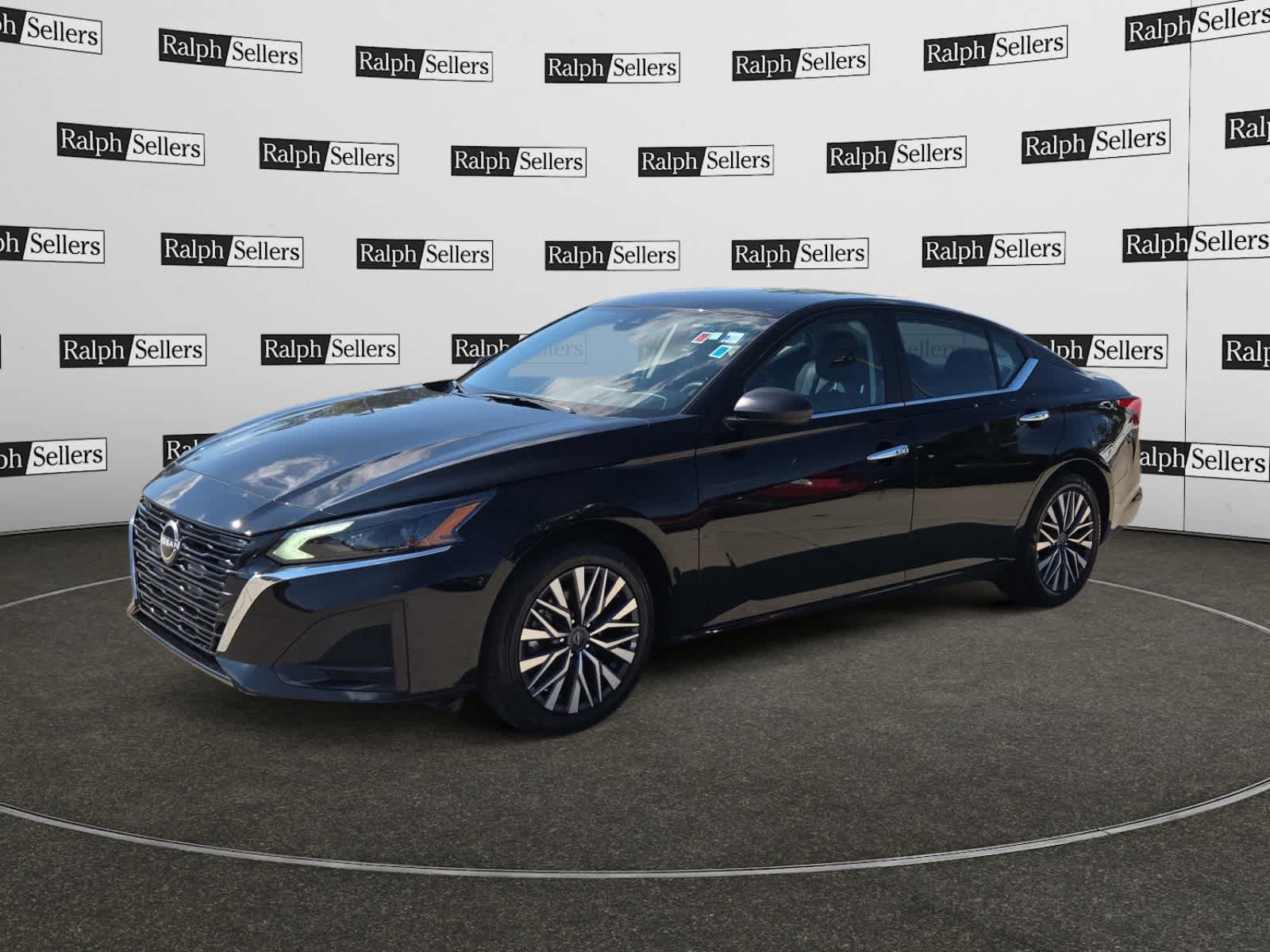 Used 2025 Nissan Altima 2.5 SV FWD image 2