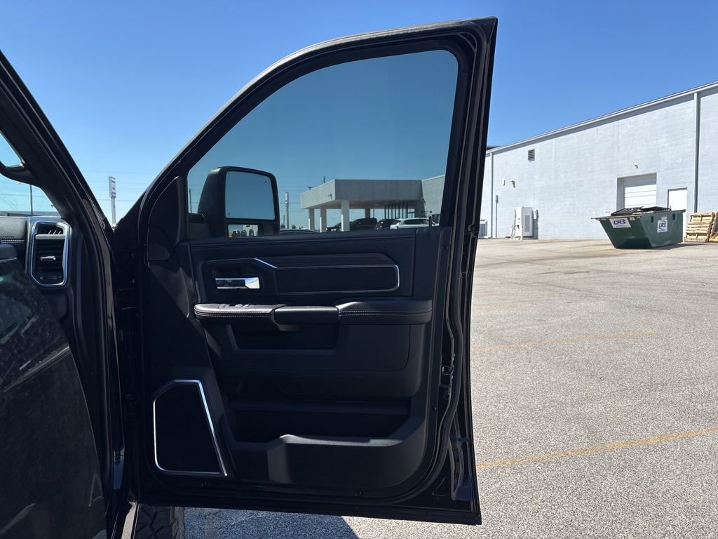 Used 2025 RAM 3500 Laramie w/ Max Tow Package AWD/4WD image 19