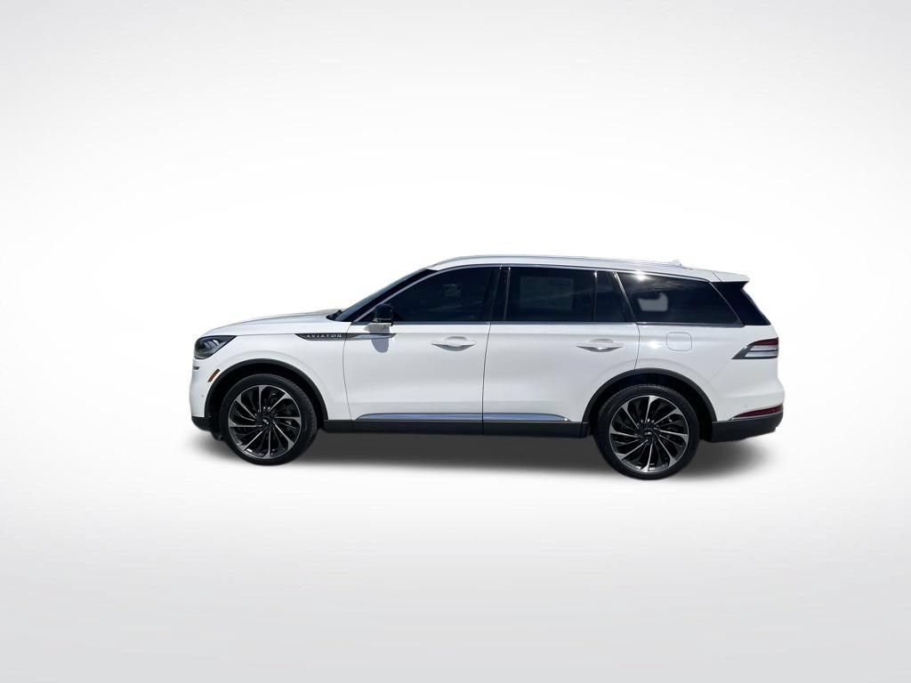 Used 2022 Lincoln Aviator Reserve w/ Equipment Group 201A AWD/4WD image 2