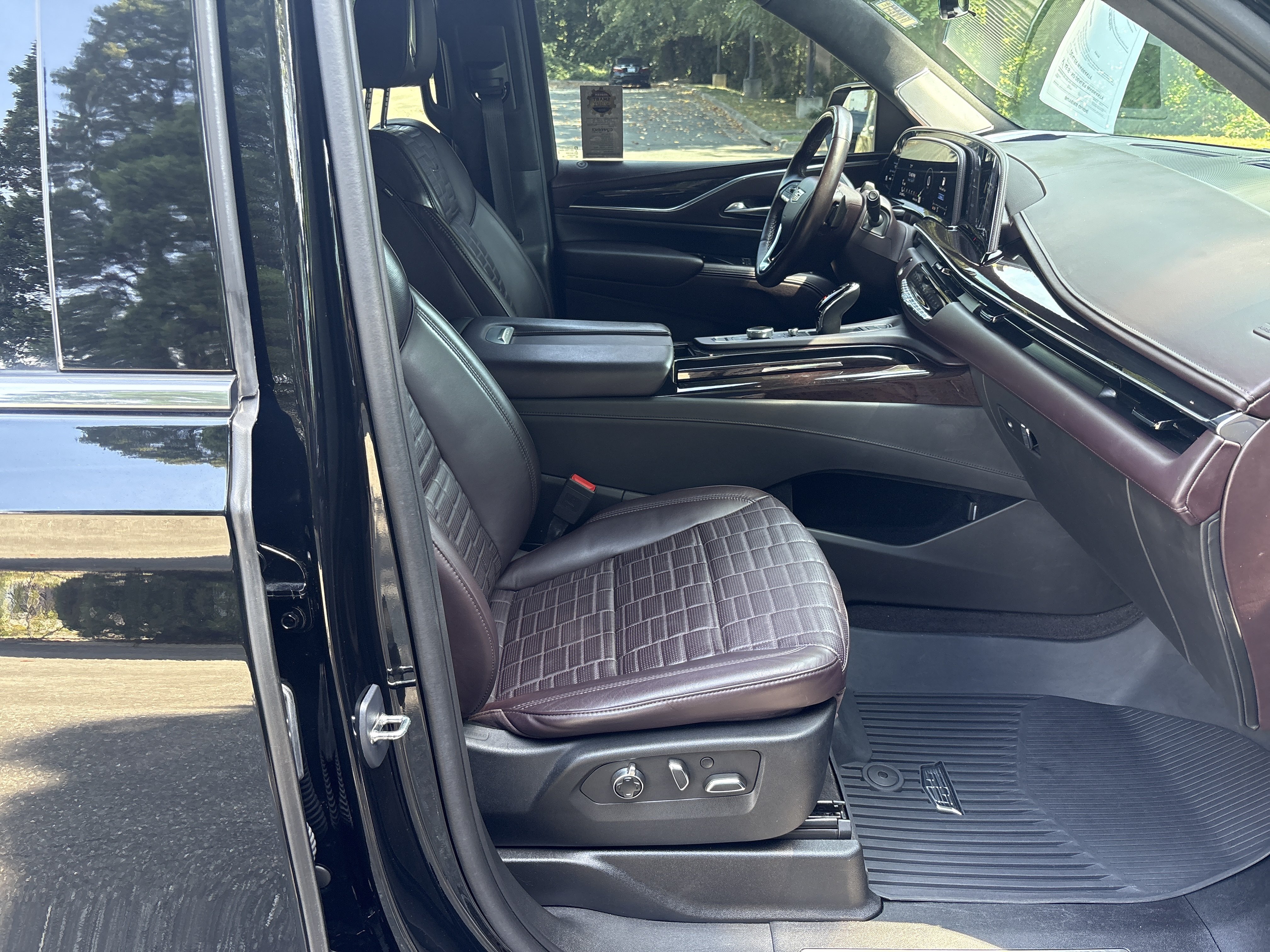 Used 2023 Cadillac Escalade Premium Luxury Platinum w/ LPO, Floor Liner Package AWD/4WD image 21