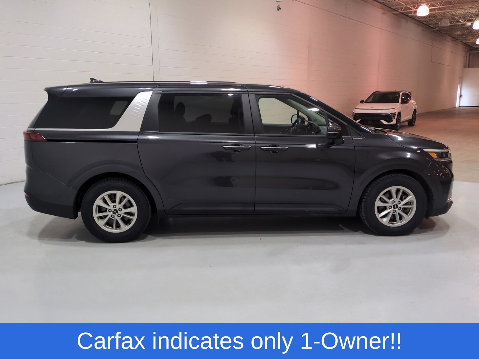 Certified 2024 Kia Carnival LX FWD image 2