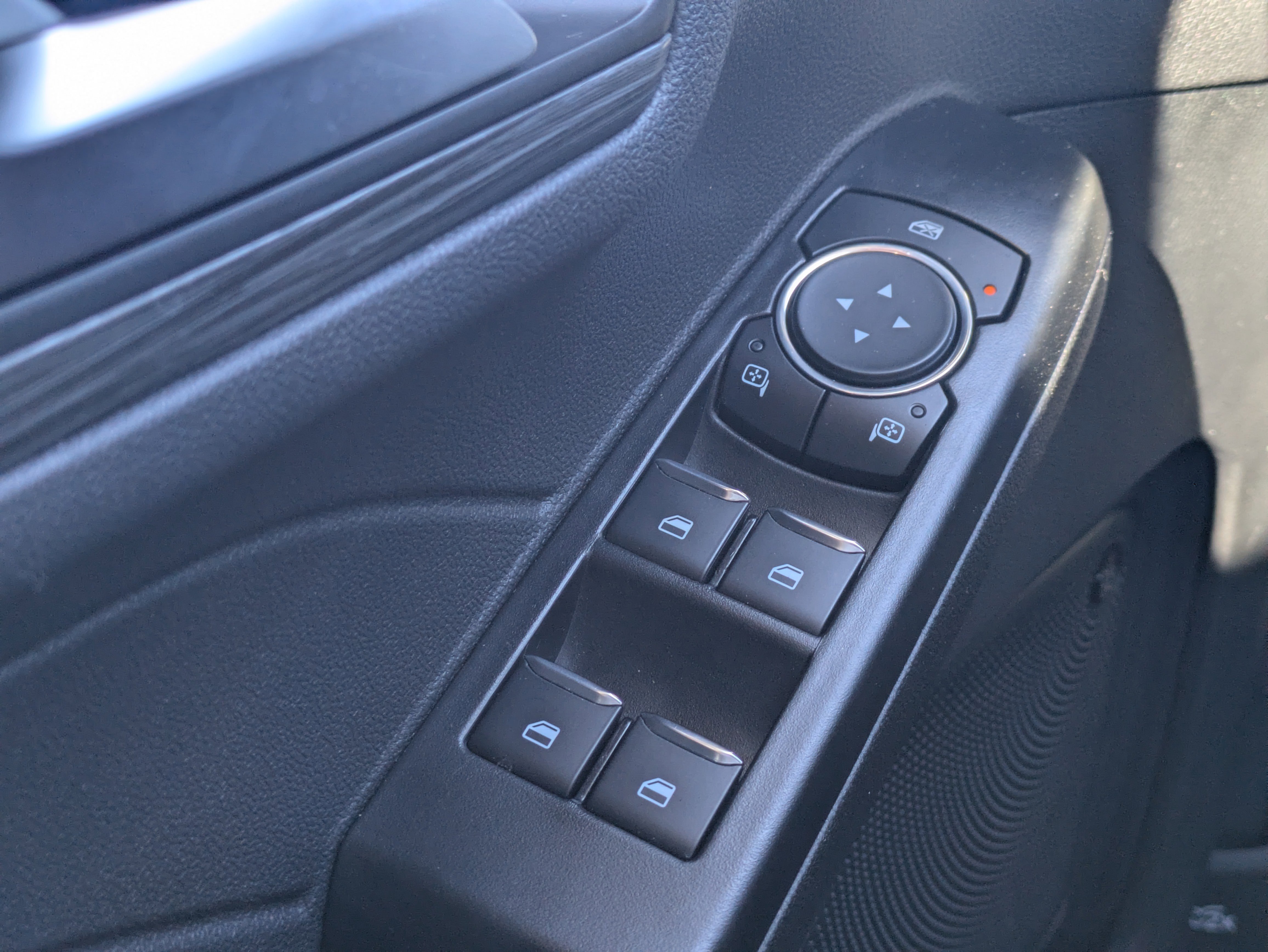 Used 2025 Ford Escape SE w/ PHEV Premium Package image 24