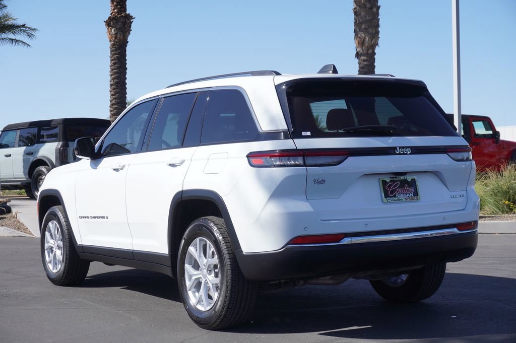 Used 2023 Jeep Grand Cherokee Limited w/ Trailer Tow Prep Group (B) RWD image 3