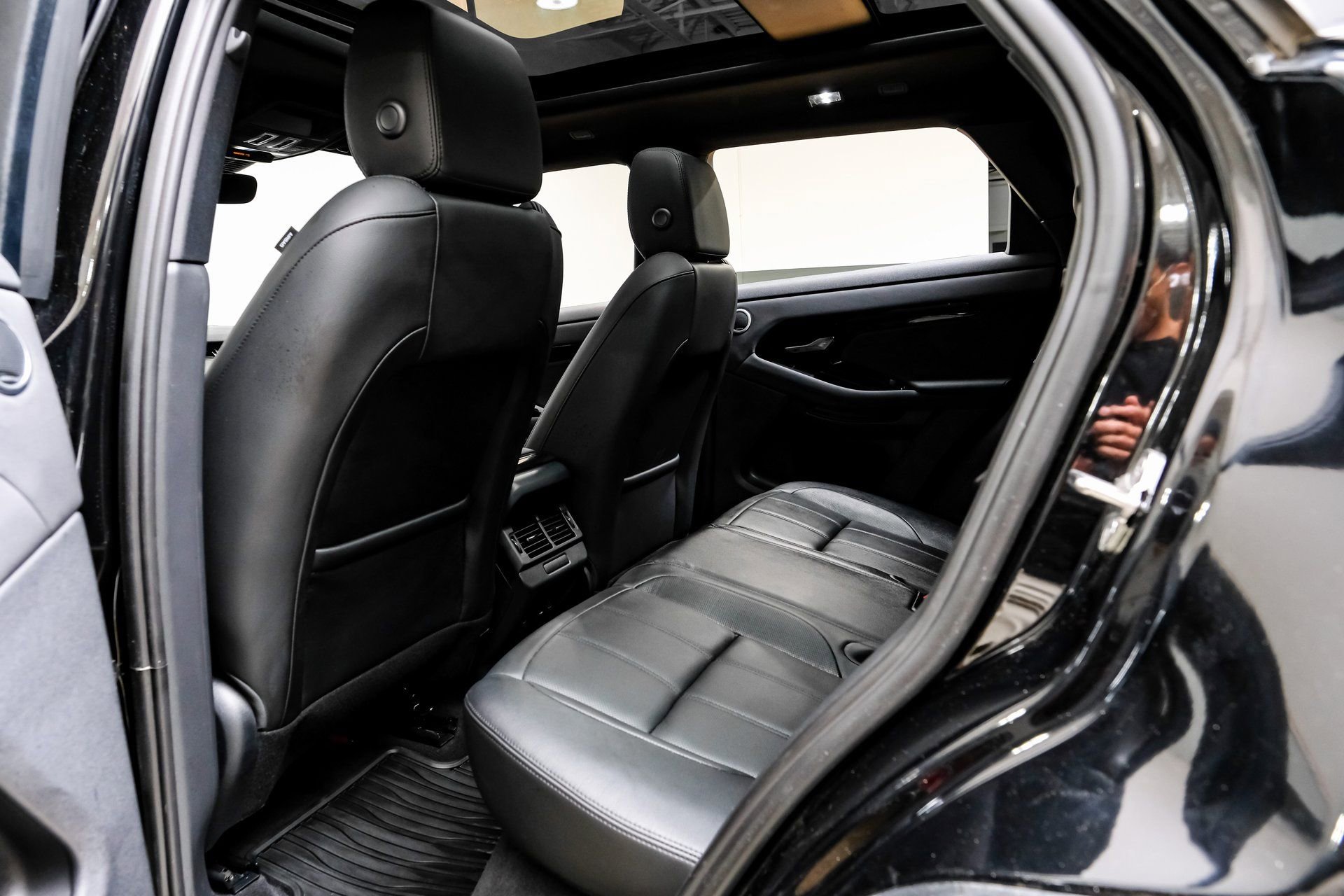 Used 2024 Land Rover Range Rover Evoque S image 37