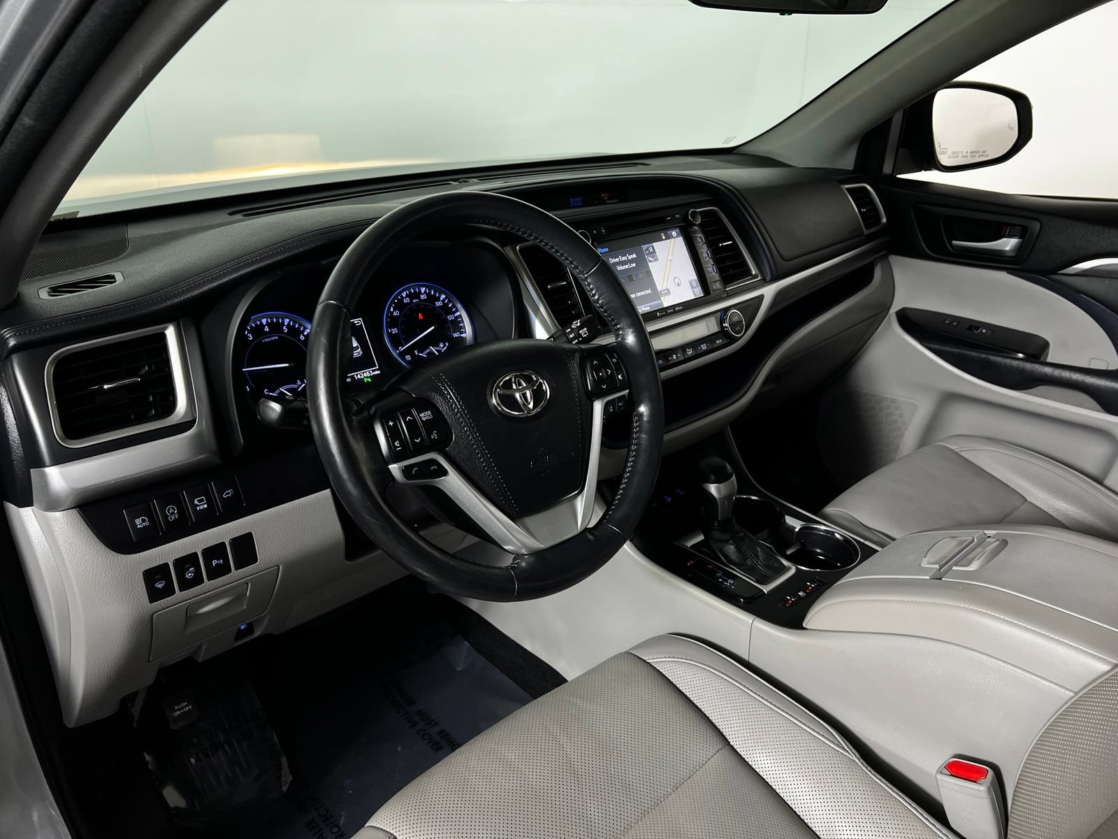 Used 2018 Toyota Highlander Limited Platinum AWD/4WD image 9