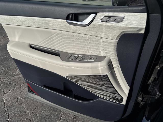 Used 2023 Hyundai Palisade Calligraphy image 9