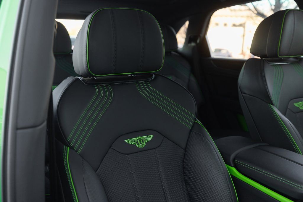 Used 2025 Bentley Bentayga image 33
