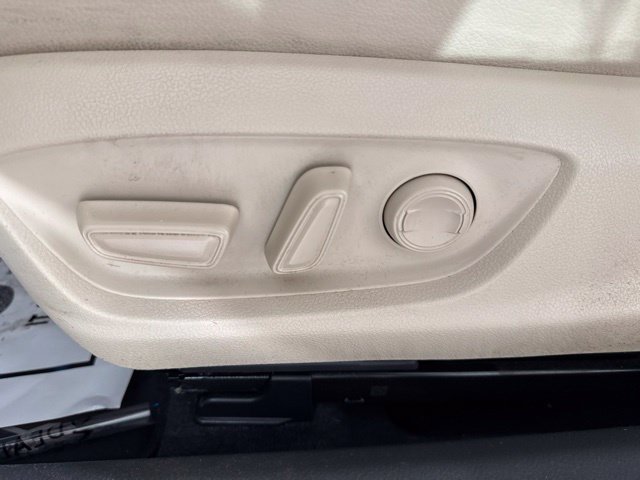 Used 2019 Toyota Camry XLE FWD image 18
