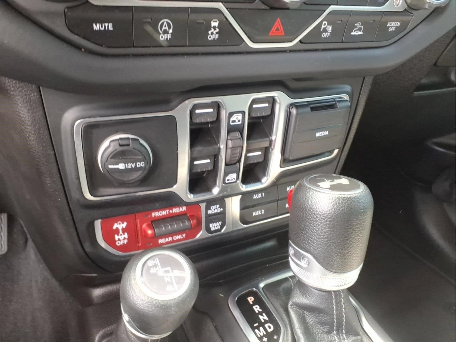 Used 2024 Jeep Wrangler Unlimited Rubicon w/ Technology Group AWD/4WD image 17