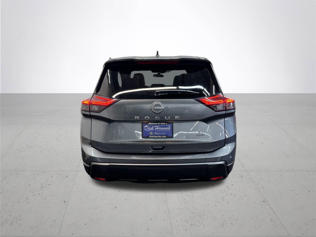 Used 2025 Nissan Rogue SV image 5
