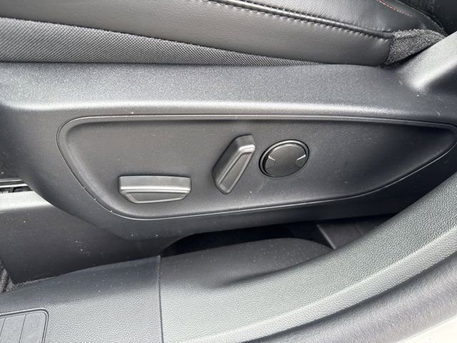 New 2025 Ford Escape ST-Line w/ Tech Pack #1 AWD/4WD image 15