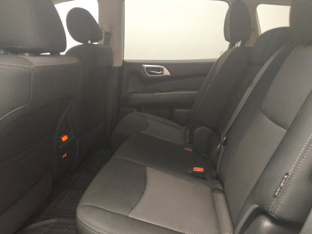 Used 2020 Nissan Pathfinder S FWD image 18