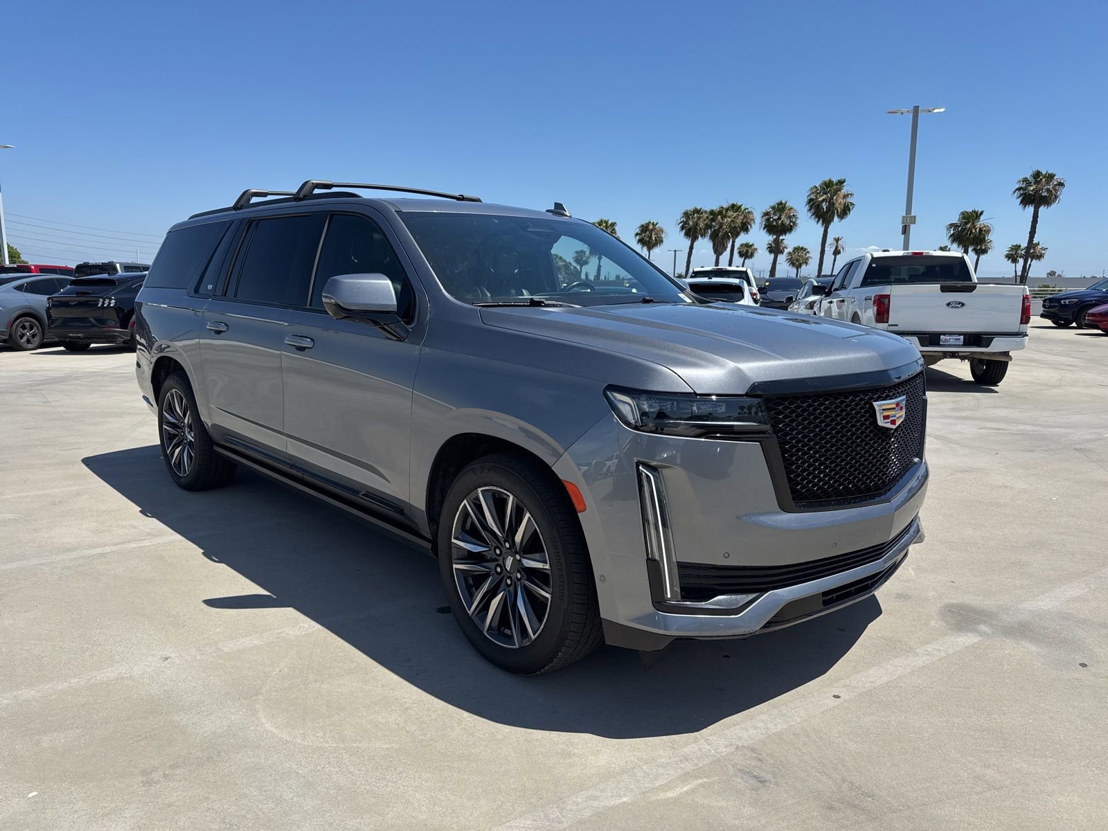 Used 2021 Cadillac Escalade ESV Sport w/ Driver Assist Tech Package AWD/4WD image 4