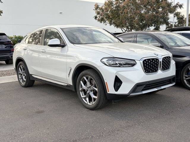 Used 2025 BMW X4 xDrive30i image 3