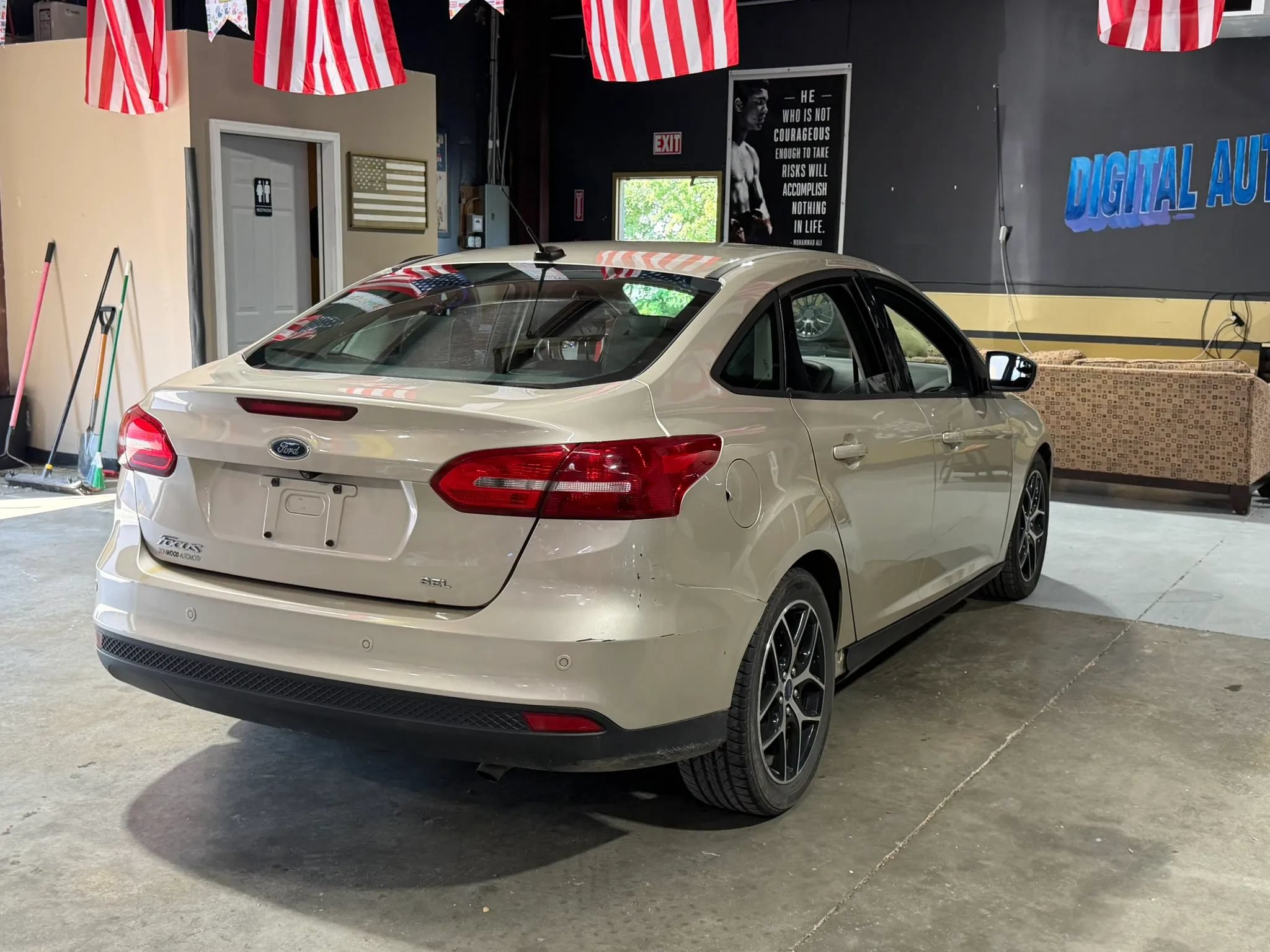 Used 2017 Ford Focus SEL w/ Interior Protection Package FWD image 7