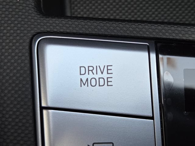 New 2026 Hyundai Elantra Limited FWD image 35