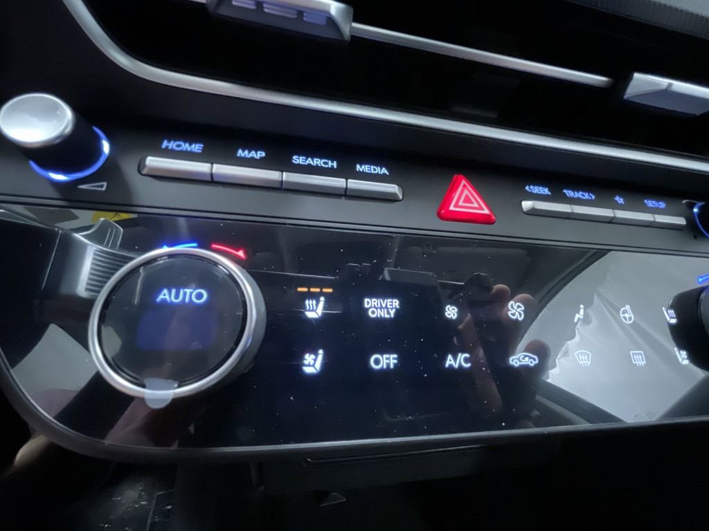 New 2025 Hyundai Sonata Limited image 13