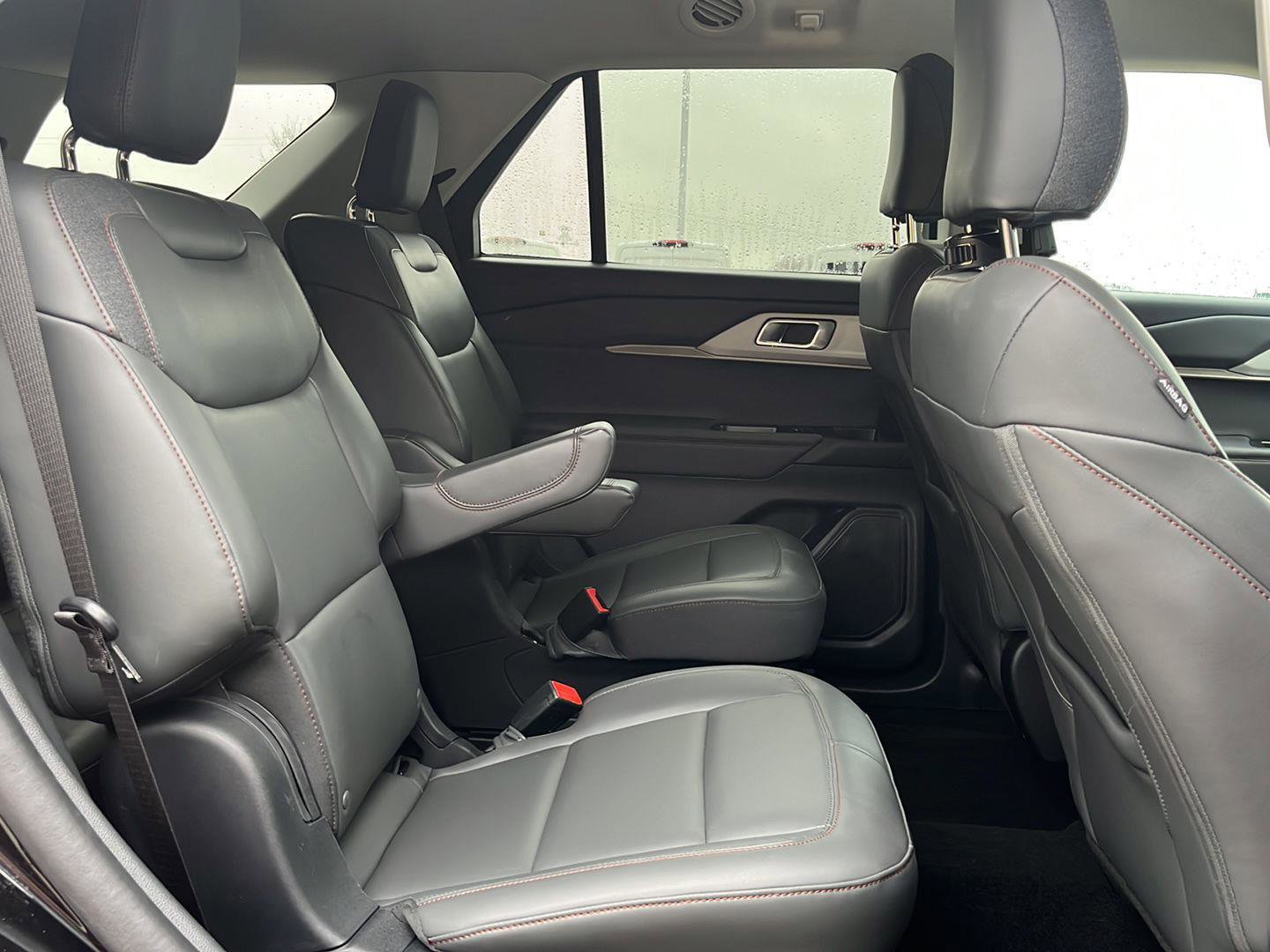 Used 2025 Ford Explorer Active w/ Active Comfort Package image 21