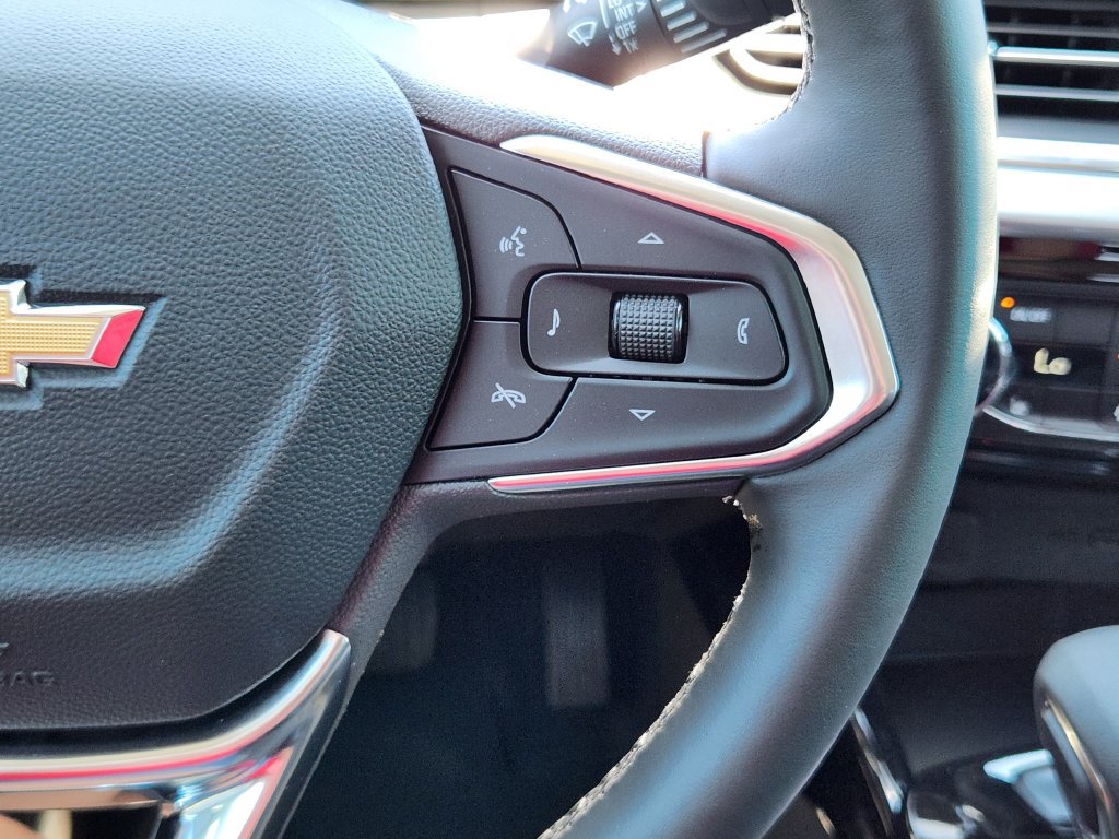 New 2026 Chevrolet Trax LT w/ LT Convenience Package FWD image 17