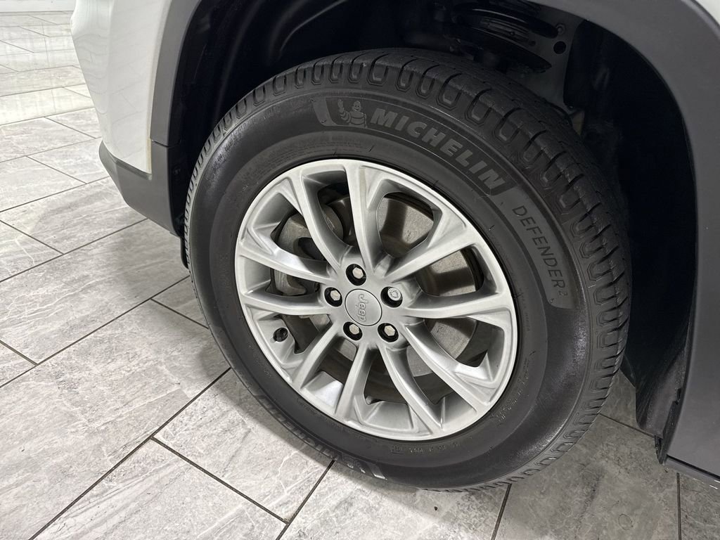 Used 2022 Jeep Cherokee Latitude Lux AWD/4WD image 34