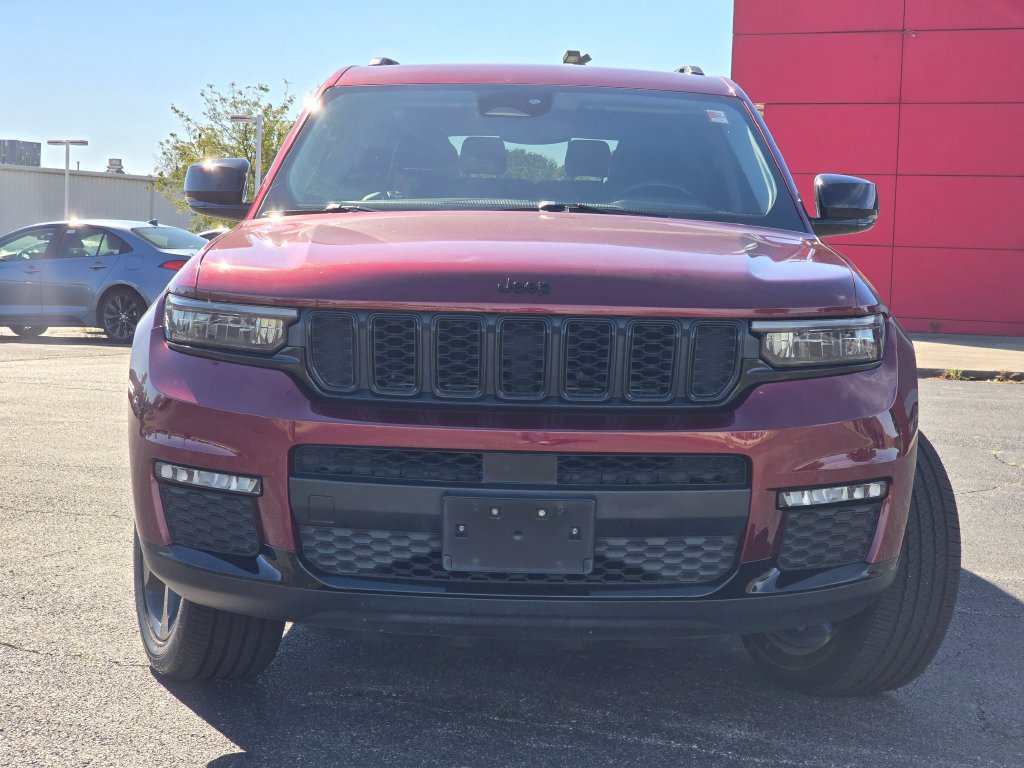 Used 2022 Jeep Grand Cherokee L Limited w/ Black Appearance Package AWD/4WD image 10