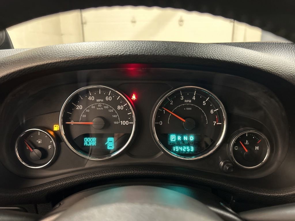 Used 2013 Jeep Wrangler Unlimited Rubicon w/ Connectivity Group AWD/4WD image 19