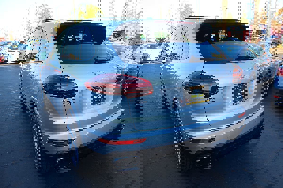 Used 2018 Porsche Cayenne Platinum Edition image 5