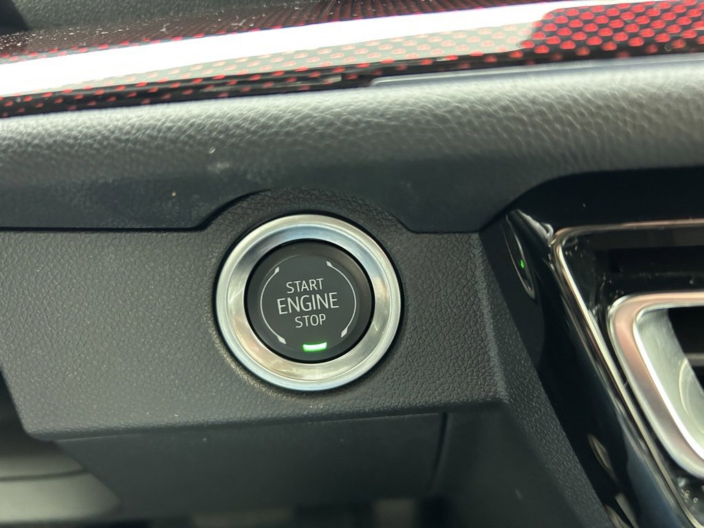 Used 2025 Chevrolet Traverse RS image 29