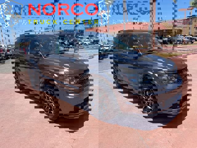 Used 2018 Dodge Journey SE w/ Popular Equipment Group image 2