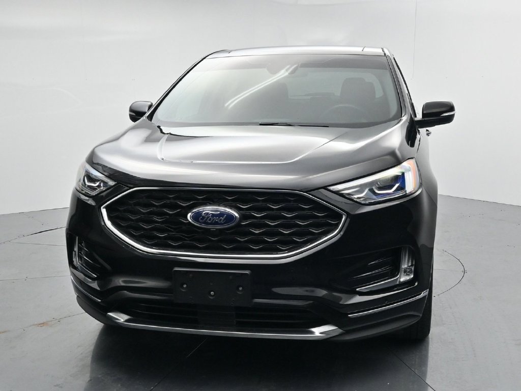 Used 2020 Ford Edge Titanium w/ Equipment Group 301A FWD image 3