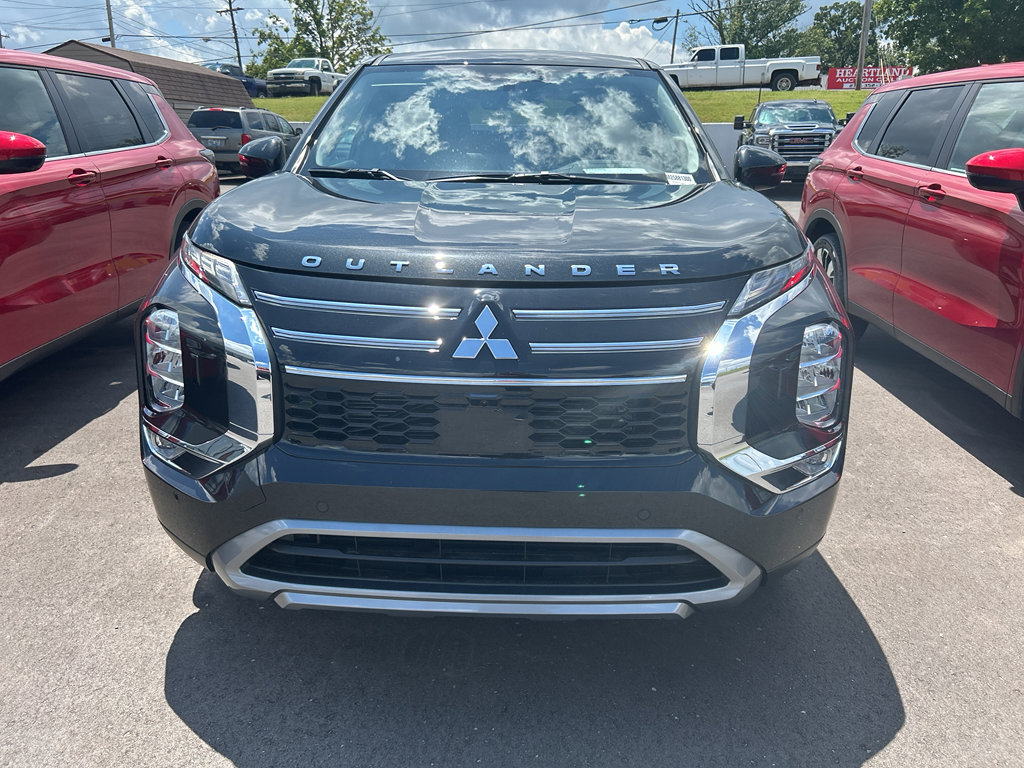 New 2025 Mitsubishi Outlander SE image 3