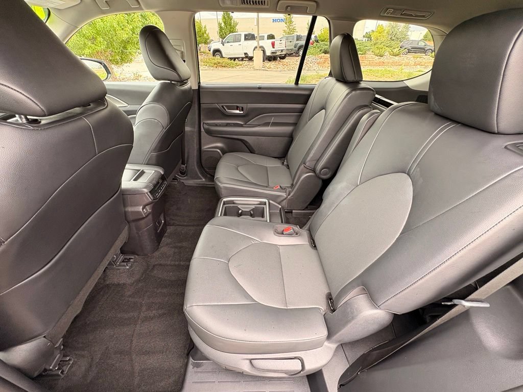 Used 2025 Toyota Grand Highlander AWD image 26
