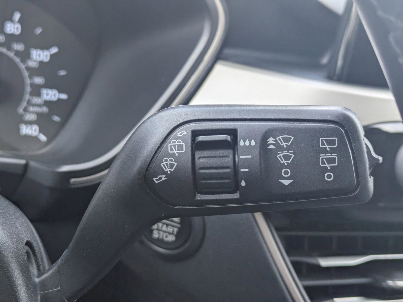 Used 2022 Ford Escape SE w/ SE Sport Appearance Package FWD image 31