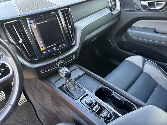 Used 2021 Volvo XC60 T5 R-Design w/ Advanced Package AWD/4WD image 32