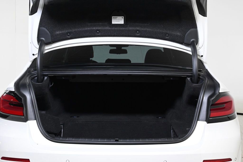 Used 2023 BMW 530e xDrive w/ Premium Package image 22