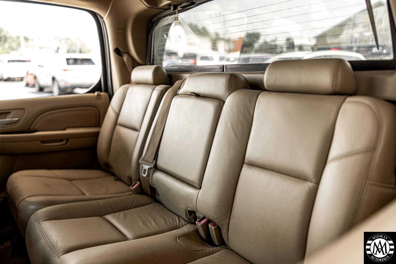 Used 2010 Cadillac Escalade EXT Luxury image 29