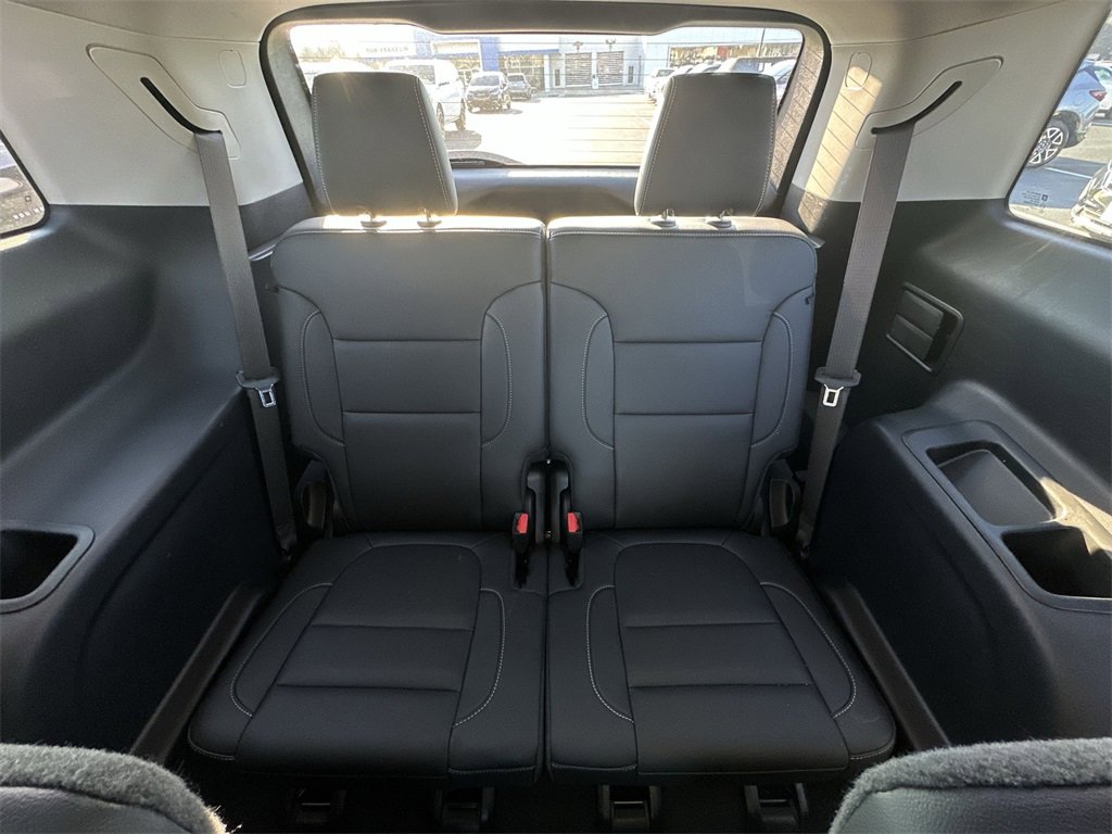 Used 2023 GMC Acadia SLT w/ Preferred Package image 23