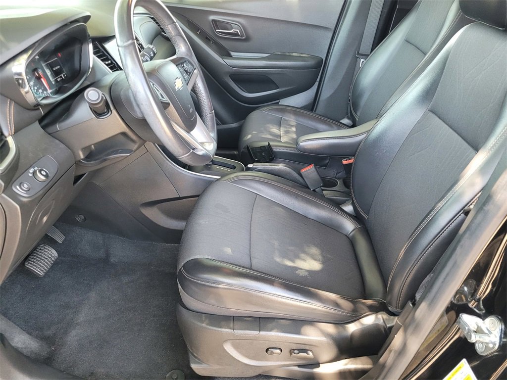 Used 2022 Chevrolet Trax LT w/ Midnight Edition image 20