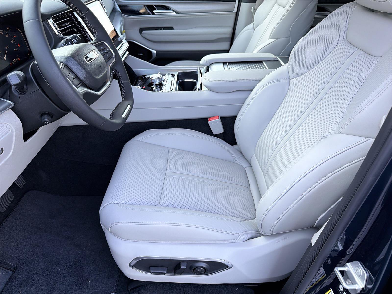 New 2026 Jeep Grand Wagoneer L Limited AWD/4WD image 7