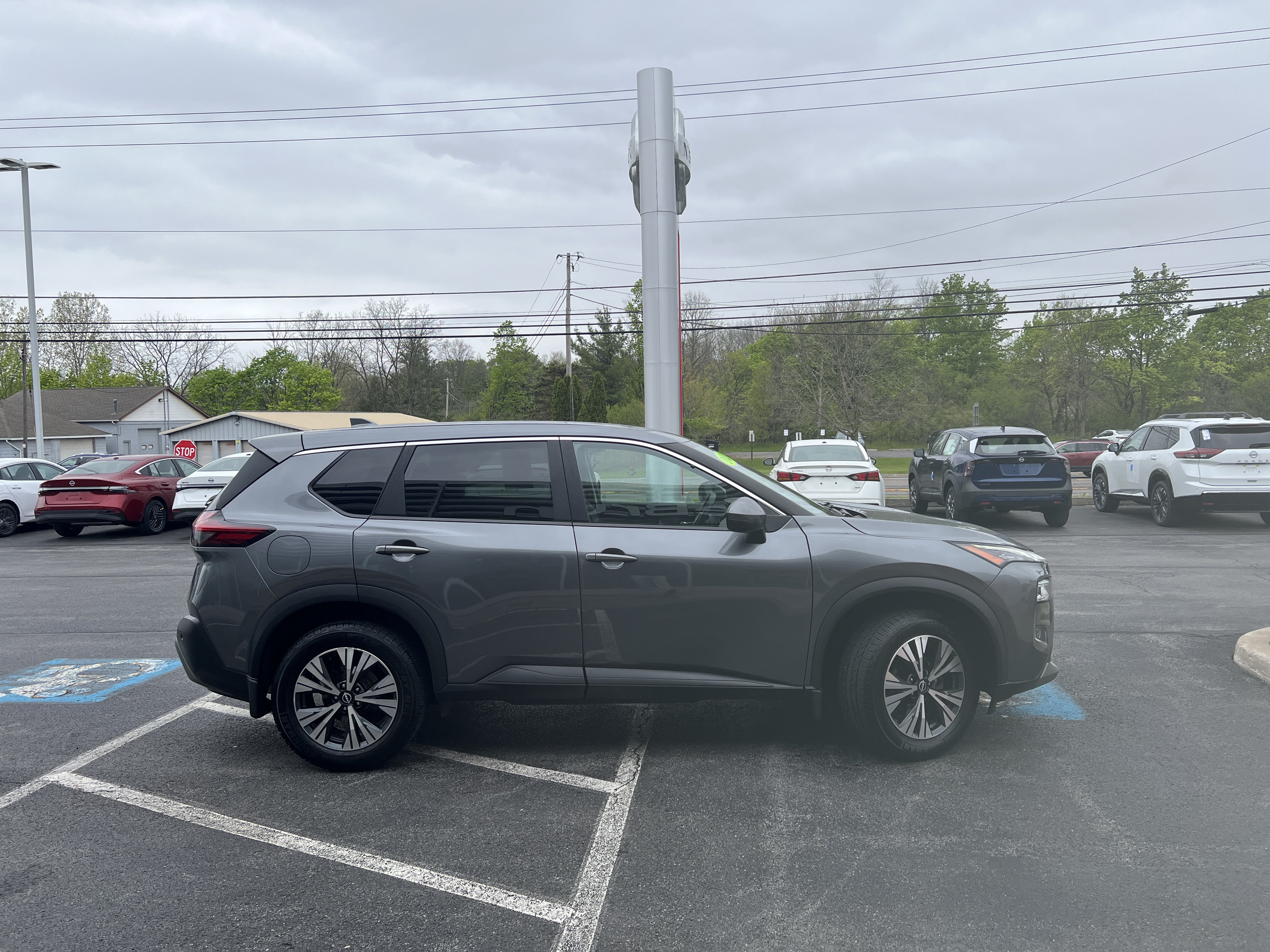 Used 2022 Nissan Rogue SV AWD/4WD image 8