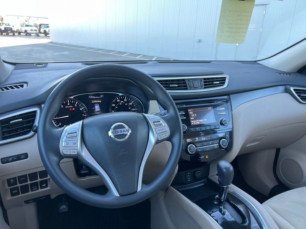 Used 2016 Nissan Rogue SV w/ SV Moonroof Package image 21