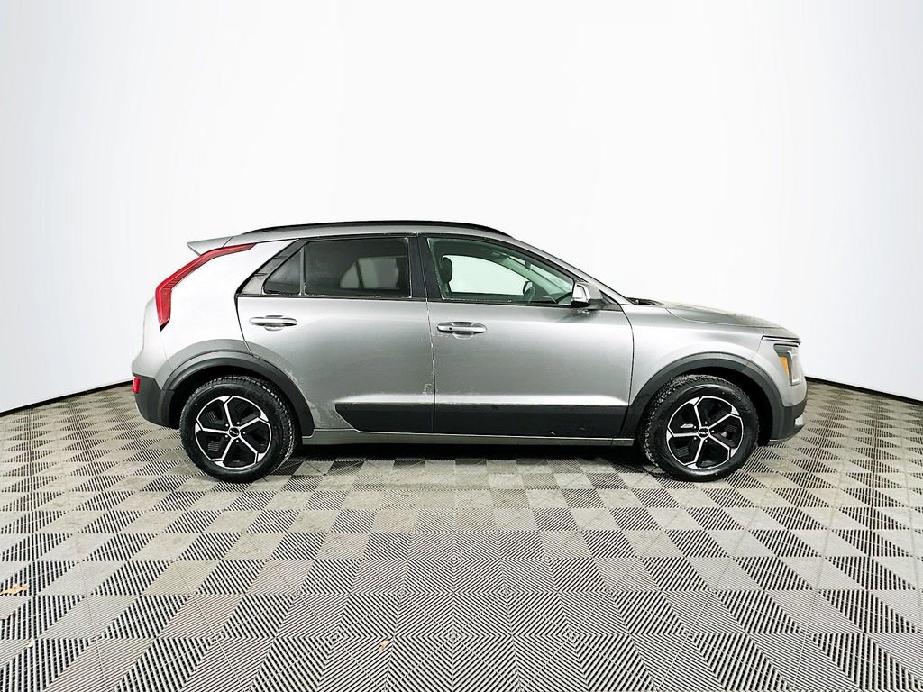 Used 2023 Kia Niro EX image 11