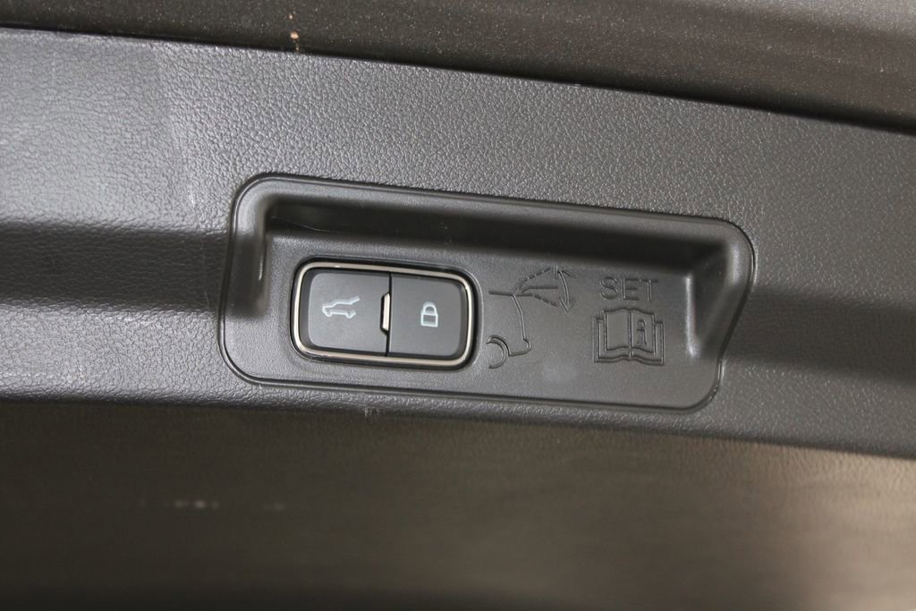 Used 2025 Ford Explorer Active image 16