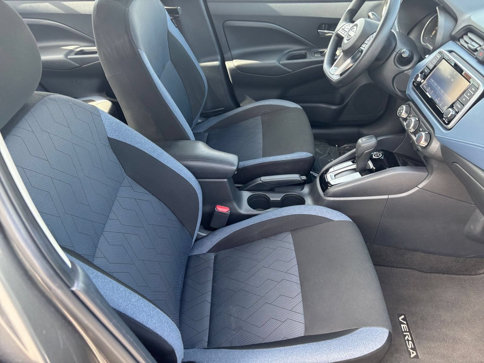 Used 2025 Nissan Versa SV FWD image 34
