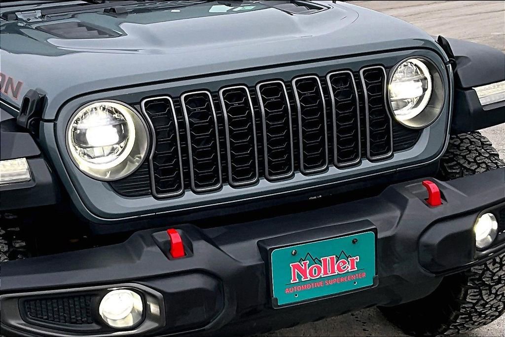 Used 2025 Jeep Wrangler Unlimited Rubicon AWD/4WD image 28
