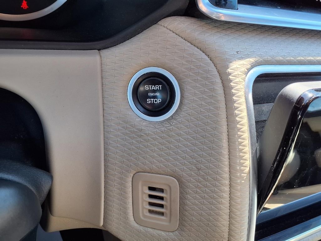 Used 2021 Land Rover Range Rover Velar R-Dynamic S image 8