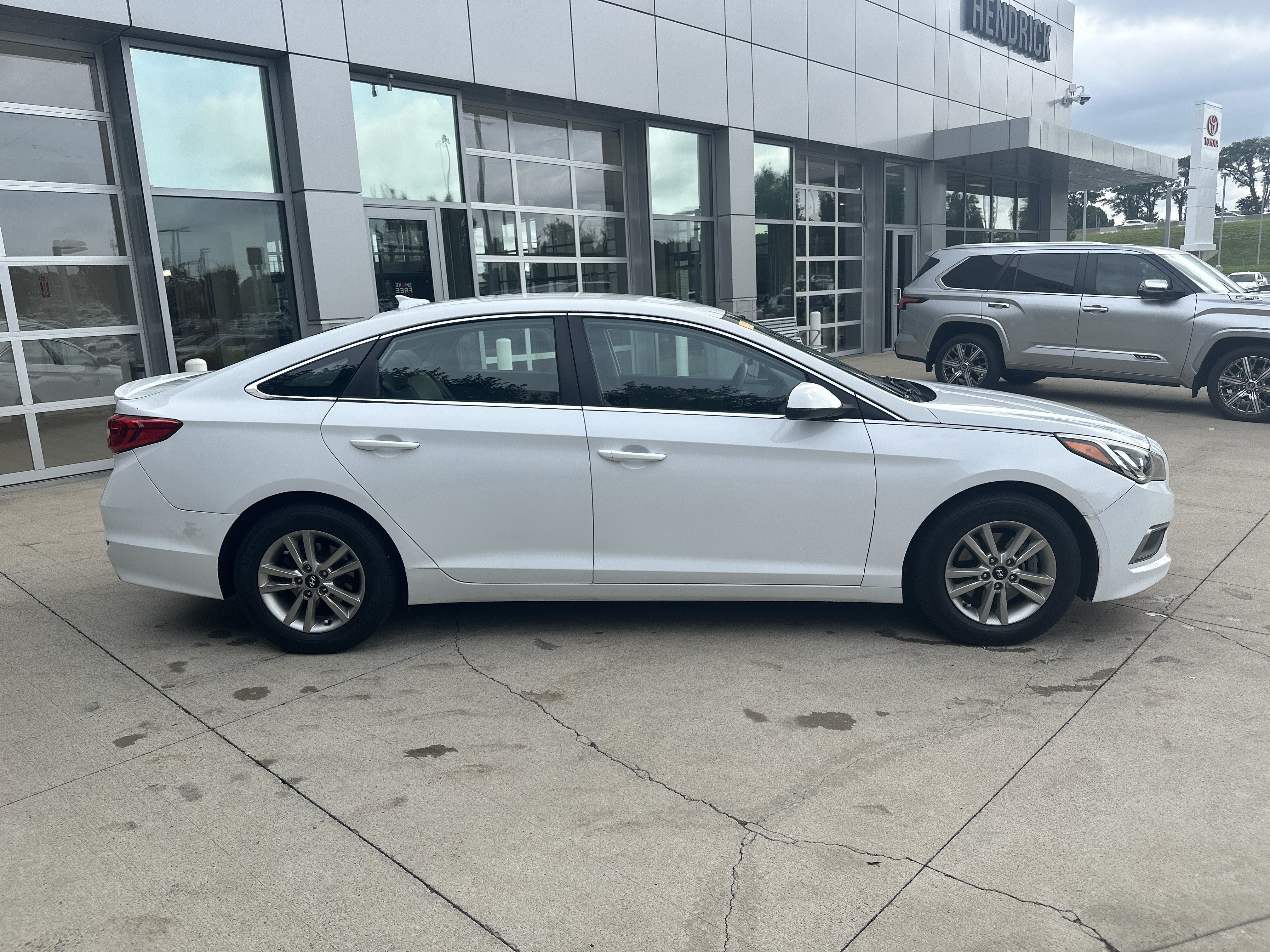 Used 2017 Hyundai Sonata SE FWD image 11