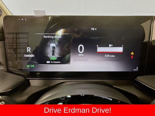 Used 2025 Nissan Kicks SR AWD/4WD image 17